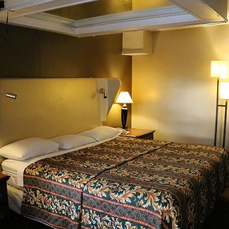 Miami Inn & Suites Оук-Лон Экстерьер фото