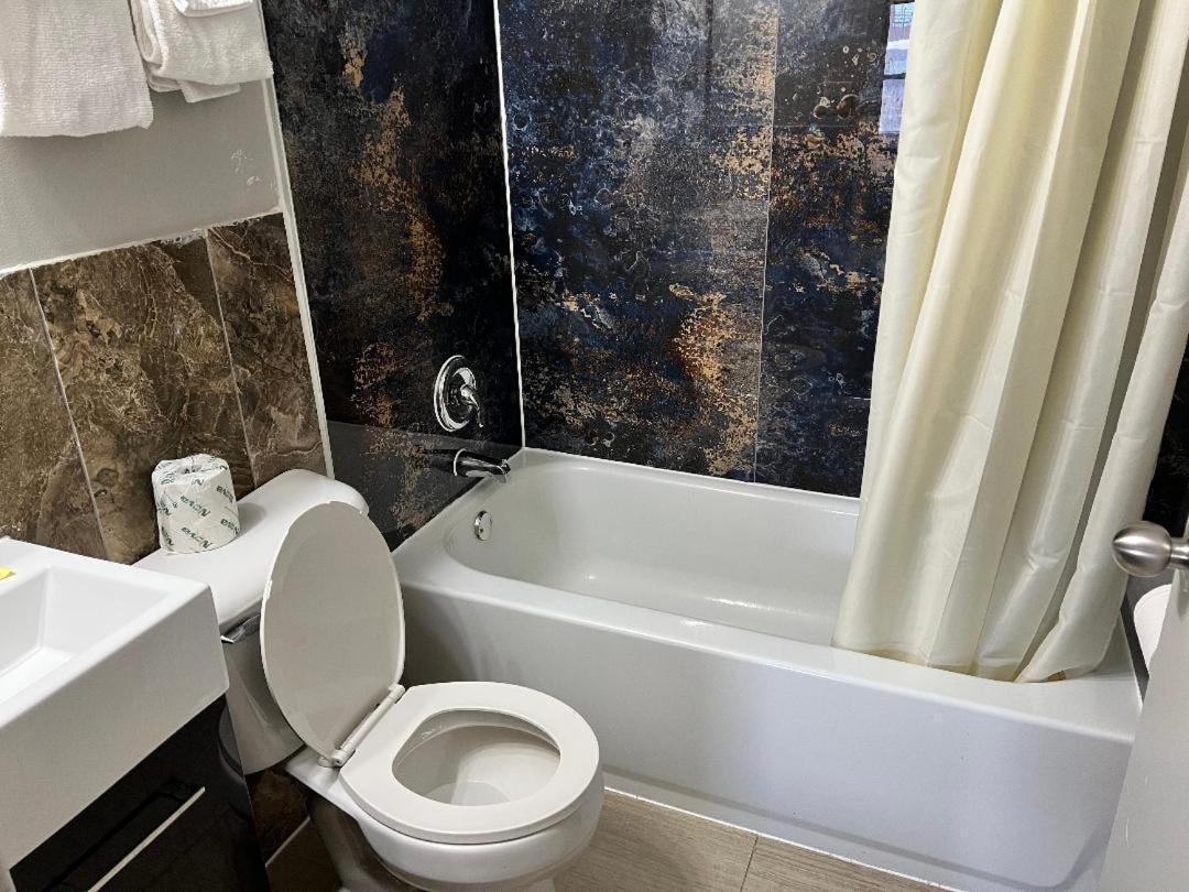 Miami Inn & Suites Оук-Лон Экстерьер фото