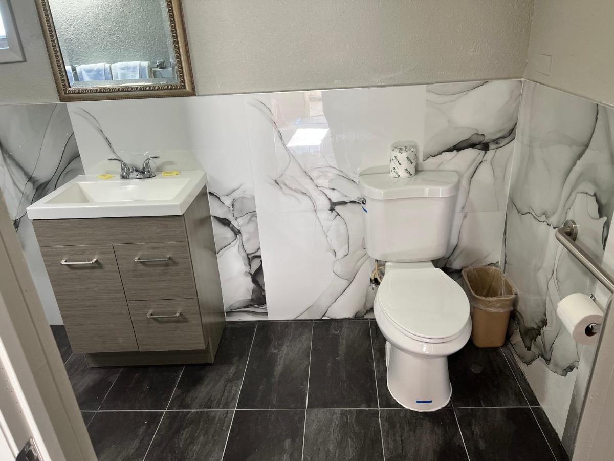 Miami Inn & Suites Оук-Лон Экстерьер фото