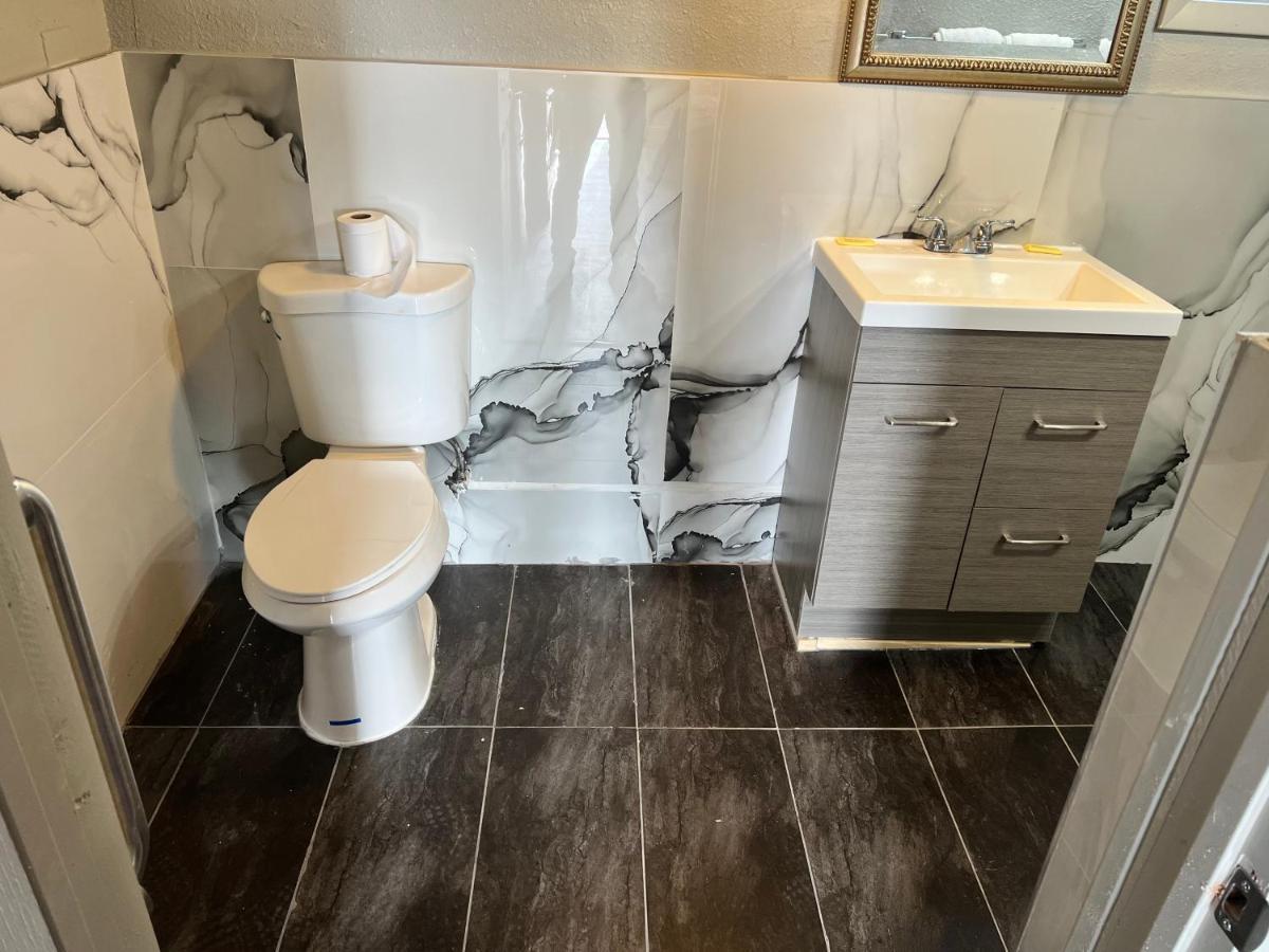 Miami Inn & Suites Оук-Лон Экстерьер фото