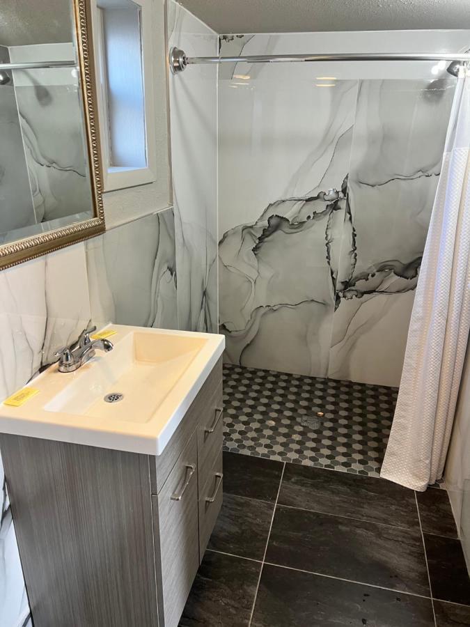 Miami Inn & Suites Оук-Лон Экстерьер фото