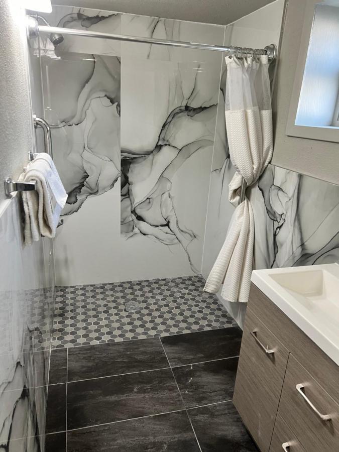 Miami Inn & Suites Оук-Лон Экстерьер фото