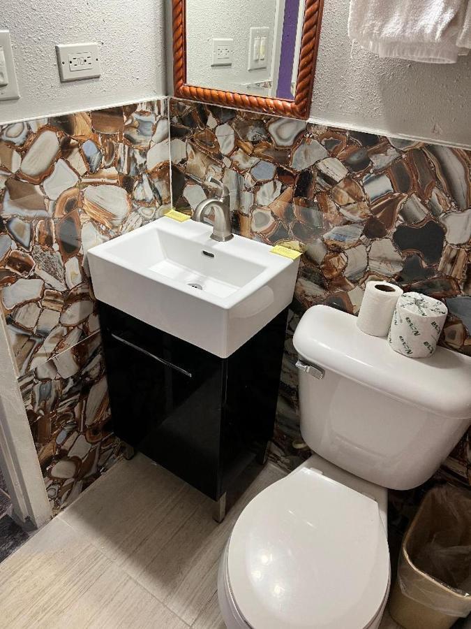 Miami Inn & Suites Оук-Лон Экстерьер фото