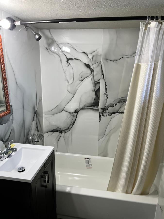Miami Inn & Suites Оук-Лон Экстерьер фото