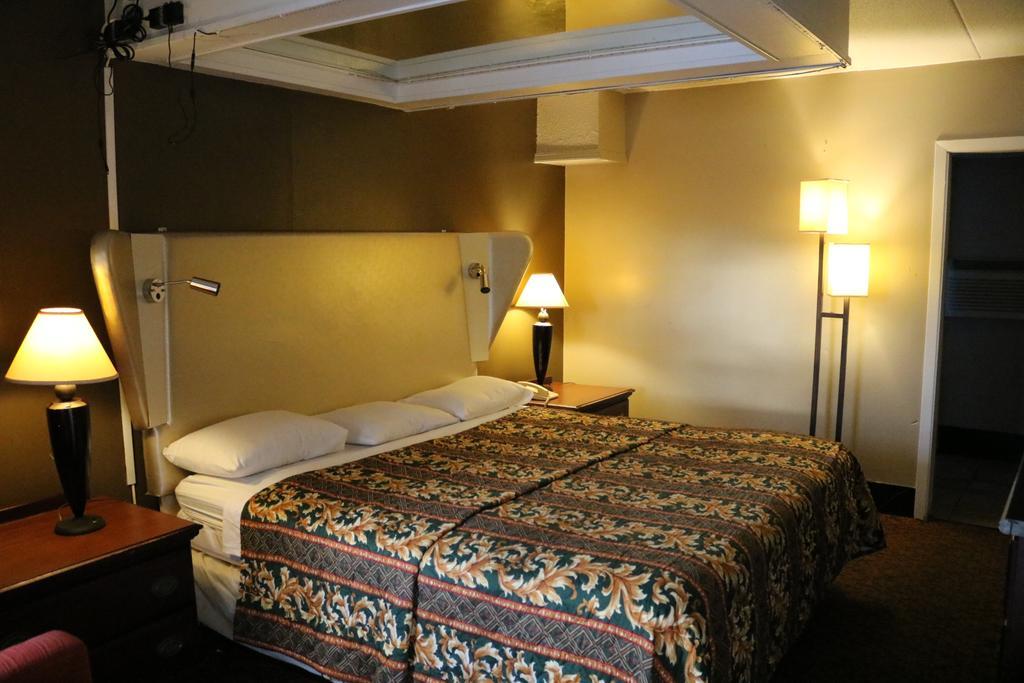 Miami Inn & Suites Оук-Лон Экстерьер фото