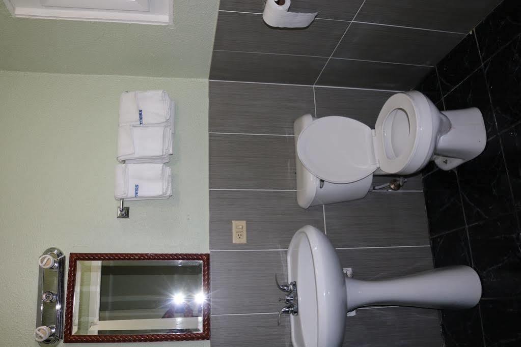 Miami Inn & Suites Оук-Лон Экстерьер фото