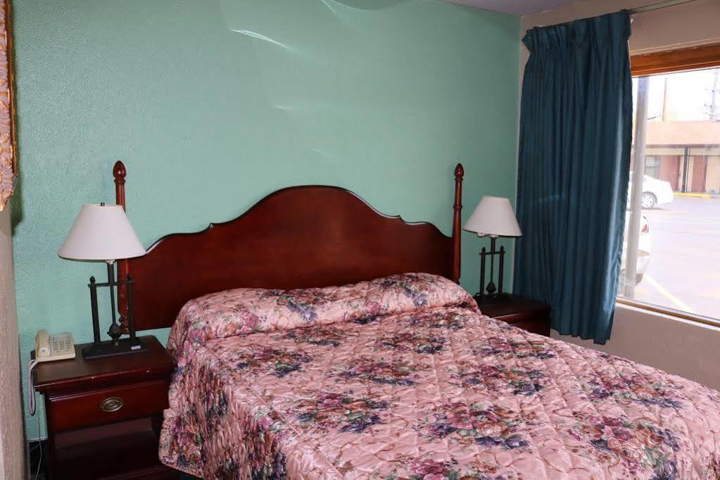 Miami Inn & Suites Оук-Лон Экстерьер фото